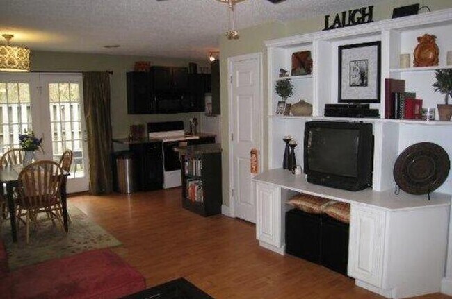 Foto del edificio - 3200 Trace Ct