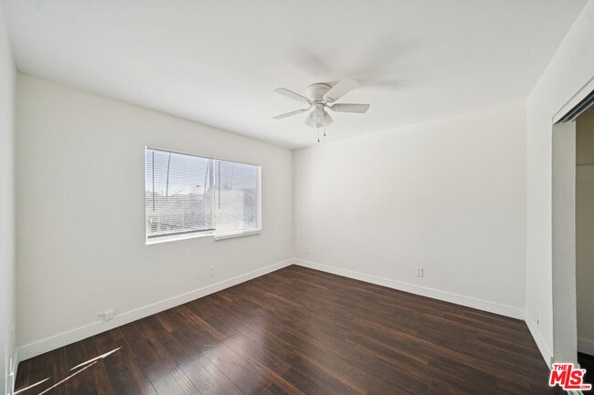 Foto del edificio - 5380 Romaine St