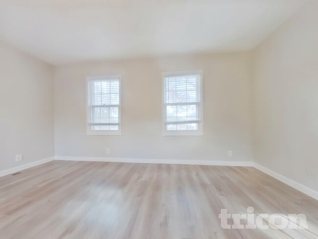 Building Photo - 208 Calloway Club