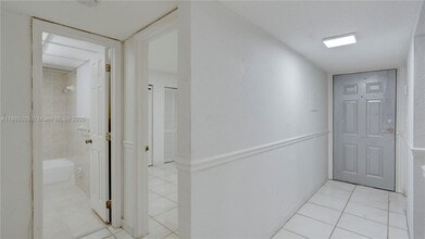 Building Photo - 10000 NW 80th Ct