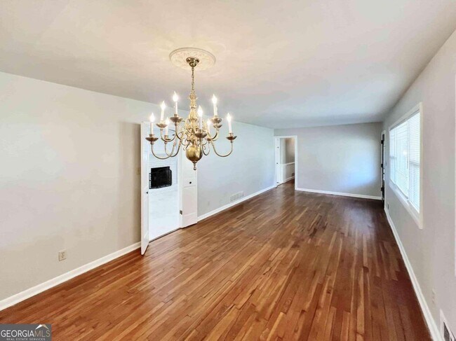 Building Photo - 647 Suholden Cir NE