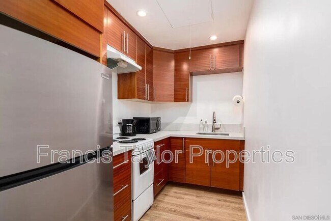 Foto del edificio - 2210 Buena Creek Rd