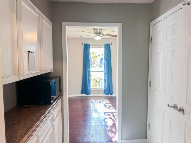 Foto del edificio - 4615 El Capitan Dr