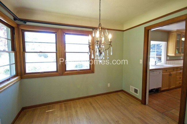 Building Photo - 14927 SE Oatfield Rd