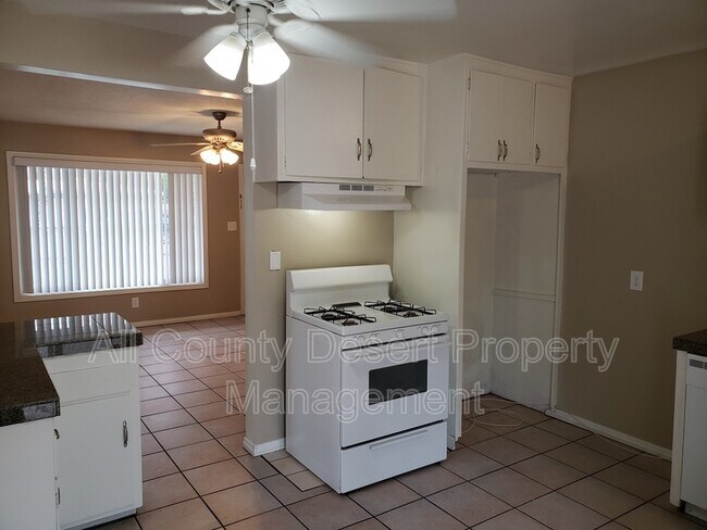 Foto del edificio - 69844 Pomegranate Ln
