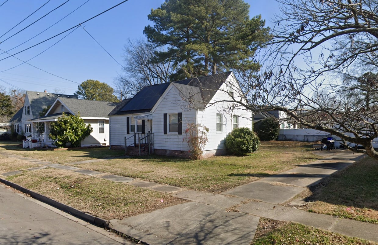 Building Photo - 2730 Vimy Ridge Ave