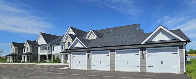 Foto del edificio - Emery Oak-2Br/2Ba Rental Home-First Floor