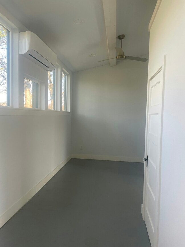 Building Photo - 461 Silver Ln