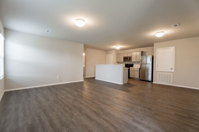 Foto del edificio - 3-bedroom 2 bath Duplex in Lincoln!! Newly Fenced Yard!