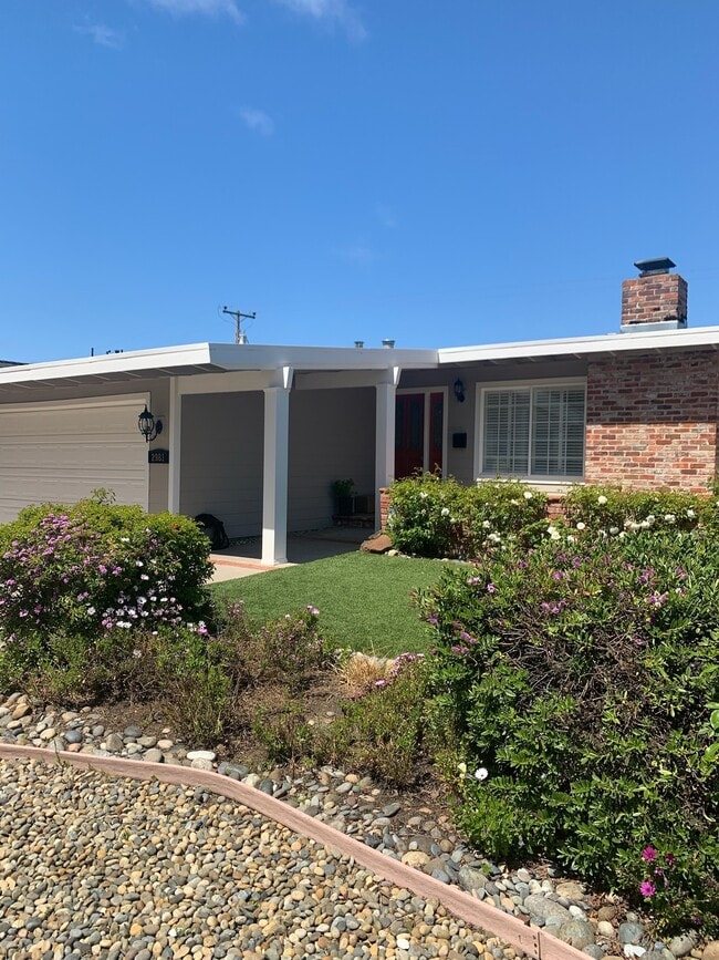 Building Photo - 2981 Crestmoor Dr