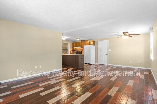 Building Photo - 944 Linda Dr