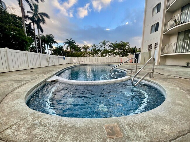 Foto del edificio - Beautiful 1/1/1 with Sunset Views