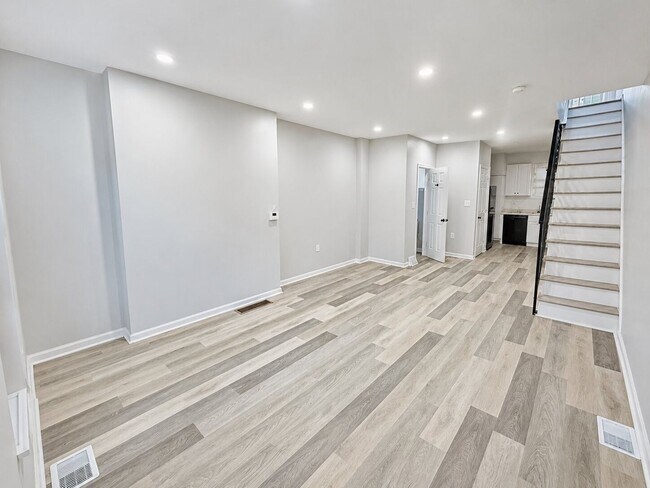 Foto del edificio - Spacious 3BR Rental with Central Air & Private Yard