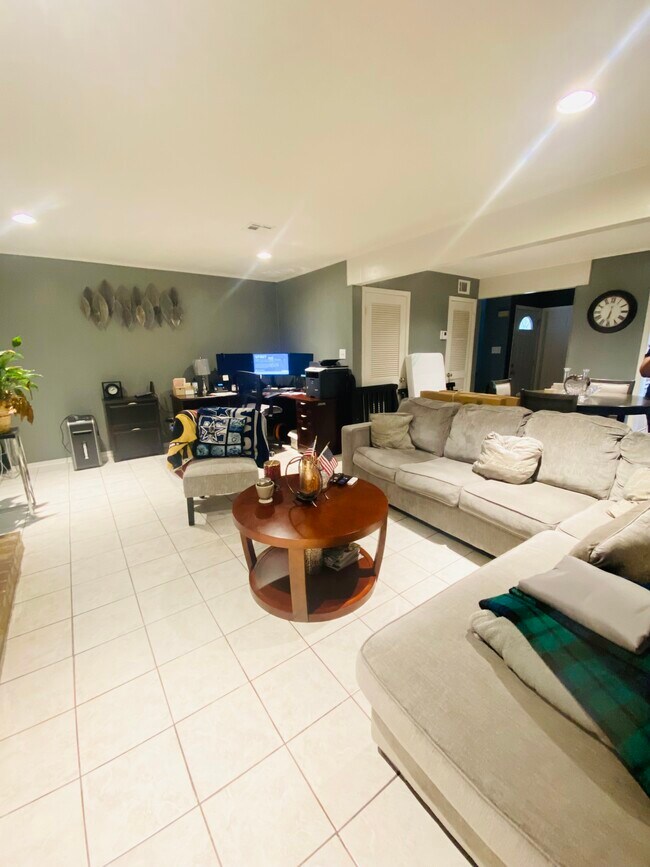 Foto del edificio - 23 Larkspur Ln