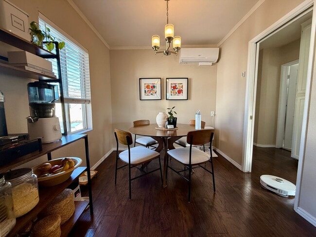 Building Photo - Spacious & Private 2 Bedroom Apartment wit...