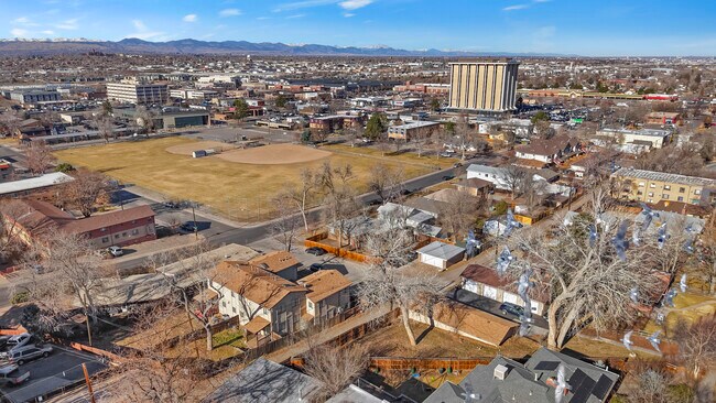 Campo Miller - 256 W Jefferson Ave