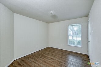 Building Photo - 100 Calcite Ln