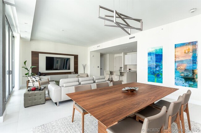 Building Photo - 3100 N Ocean Dr