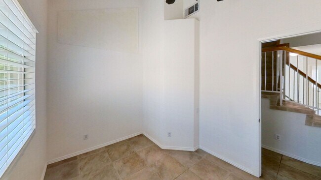 Building Photo - Spacious 4 Bedroom 3 Full Bath Plus Office...