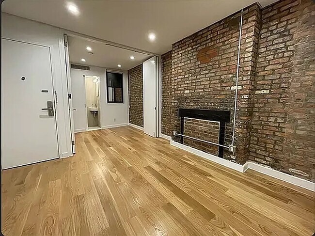 Foto del edificio - 102 Forsyth St