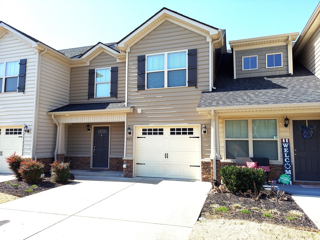 923 Dahlia Dr, Murfreesboro, TN 37128 Townhome Rentals in
