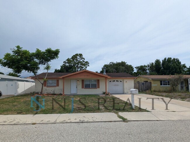 Foto del edificio - 3 bed,2 bath ~ With garage, workshop & shed!! NEW floors, NEW paint! Updated bathroom & kitchen w...