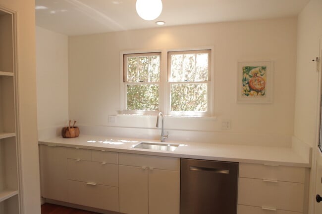 Building Photo - 2415 Meadow Valley Ter