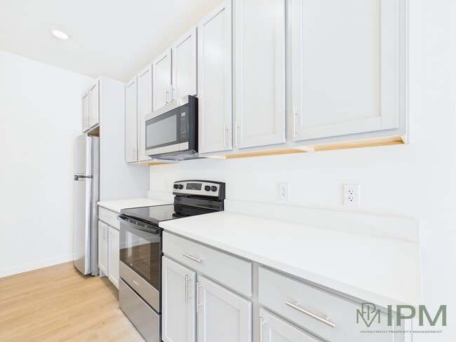 Interior Photo - 98 Penn Place