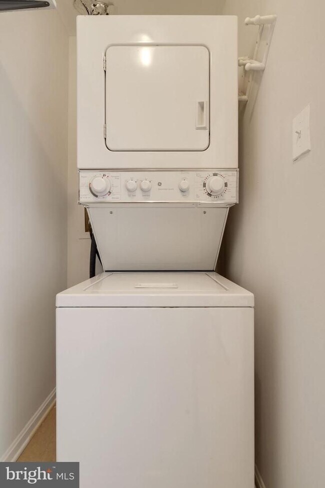 Photo - Gorgeous 2 Bedroom 2.5 Bath in Chevy Chase Townhome