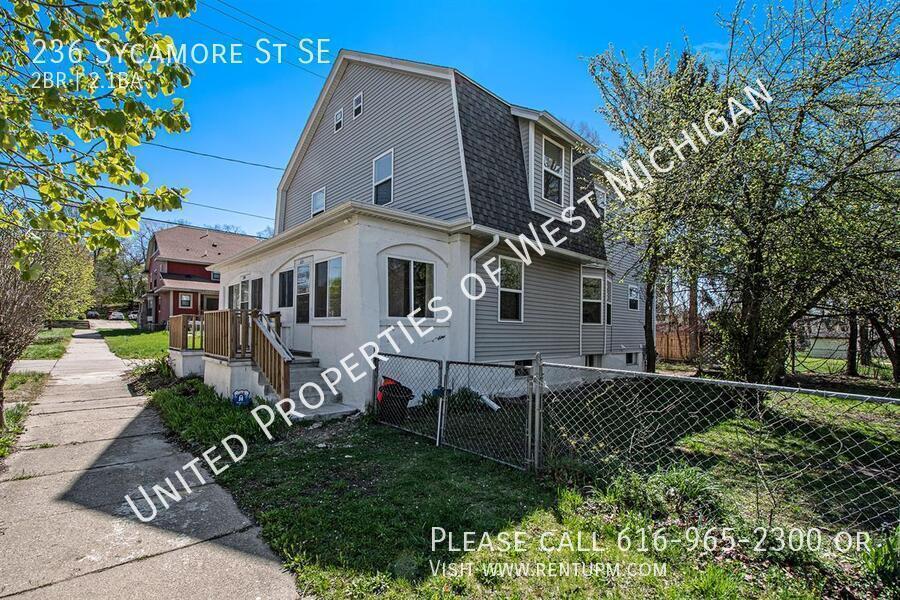 Primary Photo - 236 Sycamore St SE