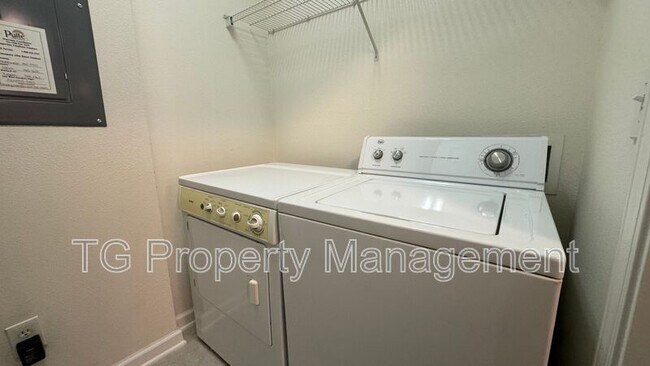 Foto del edificio - 11251 Campfield Dr