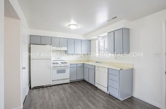 Building Photo - 170 W 100 N St