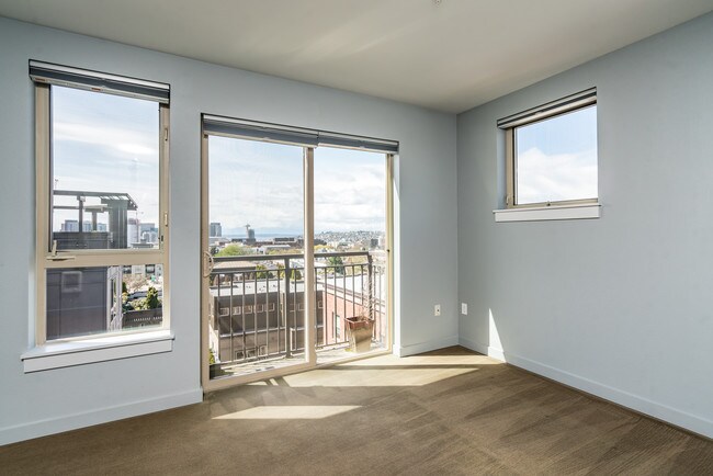 Building Photo - 1420 E Pine St