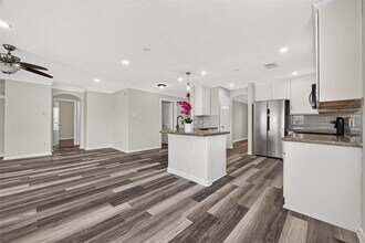 Building Photo - 7242 Autumn Bluff Ln