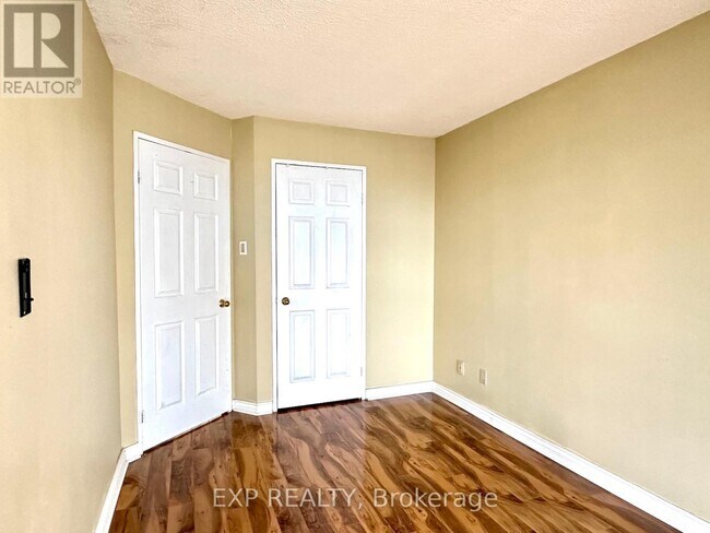 Photo du bâtiment - 4450-4450 Tucana Ct