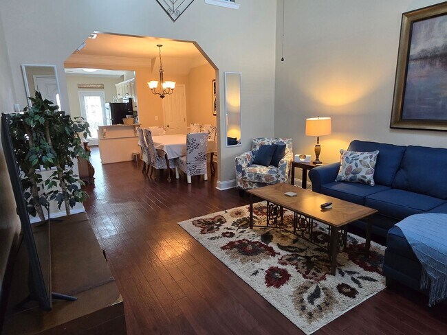 Foto del edificio - 2148 Reserve Ln