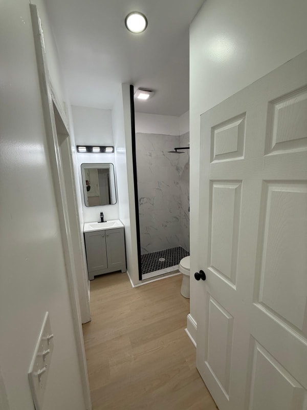 Building Photo - 1447 W 101st St