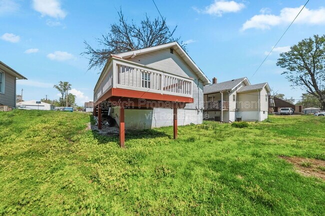 Photo - 704 W Johnson St Apartment