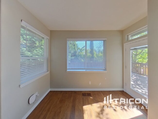 Building Photo - 16050 SW Loon Dr
