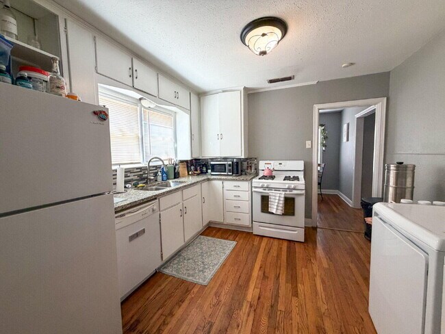 Foto del edificio - 2705 30th St