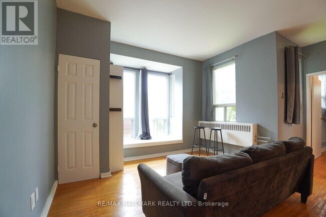Photo du bâtiment - 1432 Queen St E