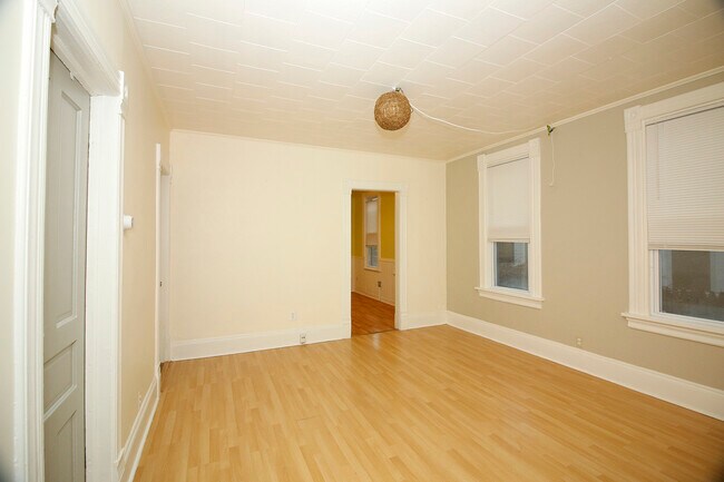 Main Living Area - 517 E Burleigh St