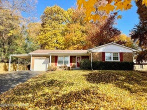 Building Photo - 4023 Tanglewood Dr