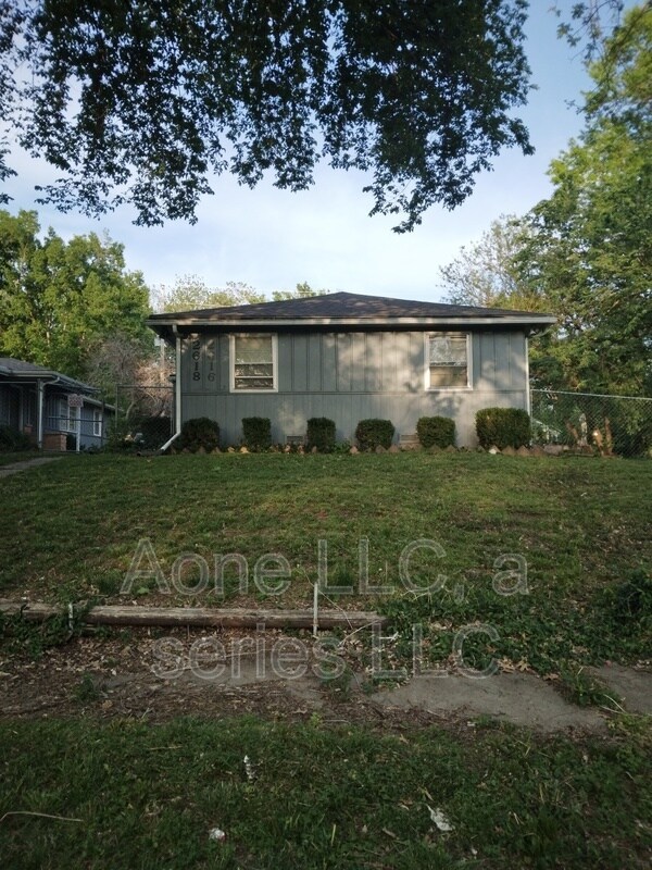 Primary Photo - 2618 SW Clay St
