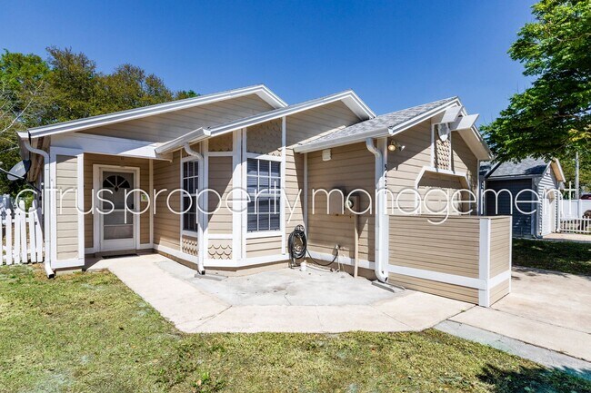 Foto del edificio - Charming, Fully Furnished 3/2 Zoned for Bo...
