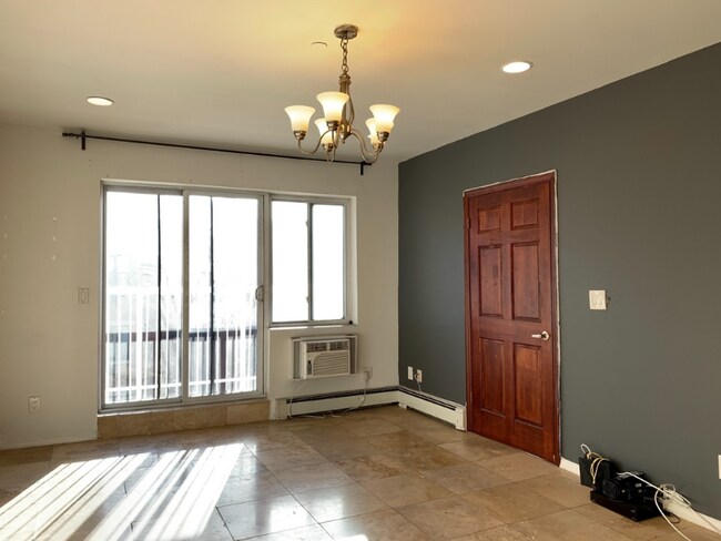 Building Photo - 49 E 129th St