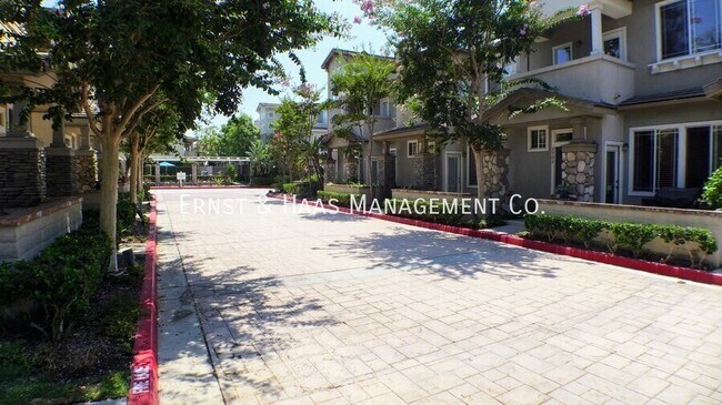 Foto del edificio - 2968 Claremore Ln