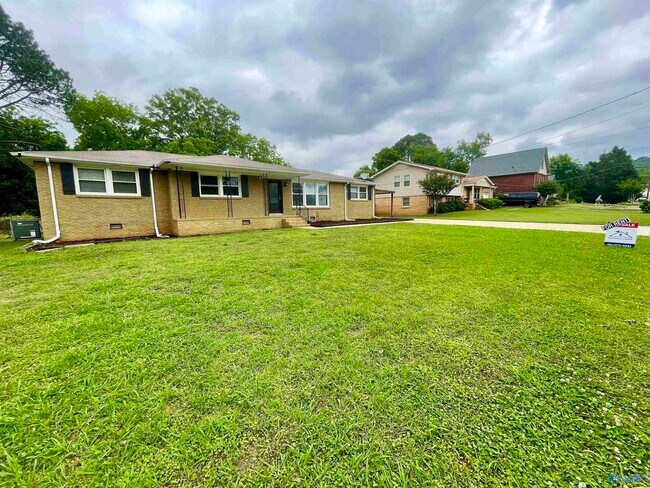 Foto del edificio - 304 Meadowbrook Dr SE