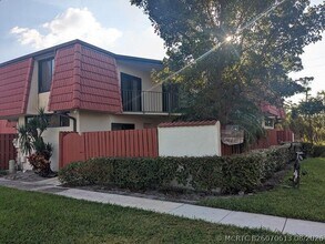 Building Photo - 3822 Victoria Dr
