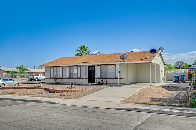 Foto del edificio - SINGLE-STORY HOME | HUGE BACKYARD + XL POWERED STORAGE SHED | NORTH LAS VEGAS